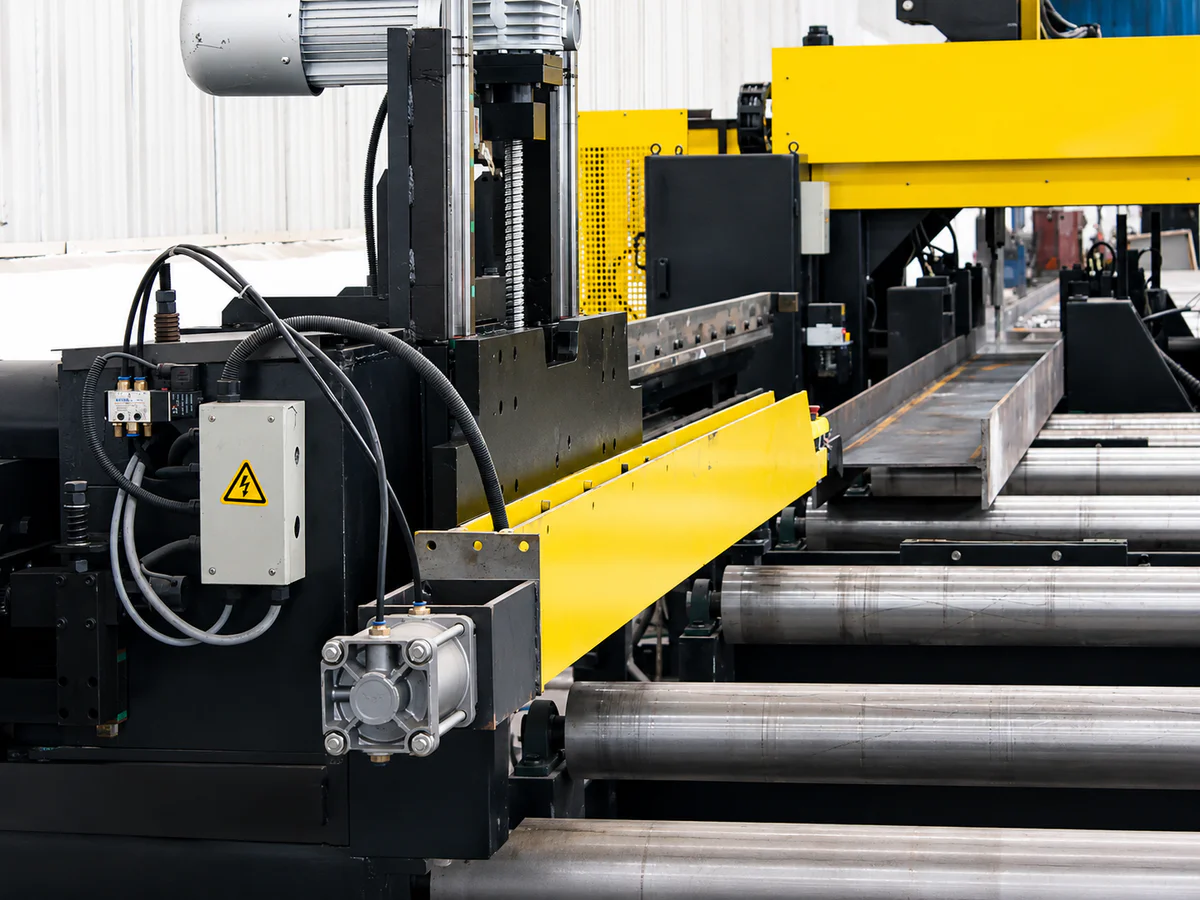 Feeding and clamping test on the beam line