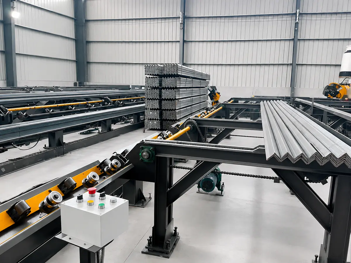 Channel steel positioning and feeding system for CNC punching line