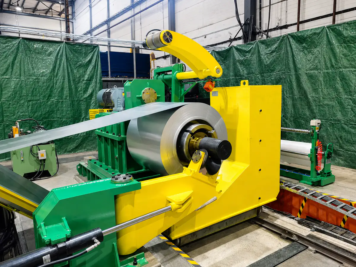 Surface protection starting at uncoiling