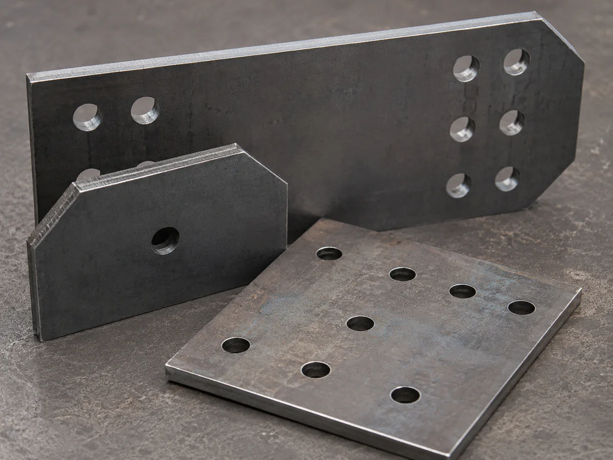 Steel structure connection plates with multi-hole layouts