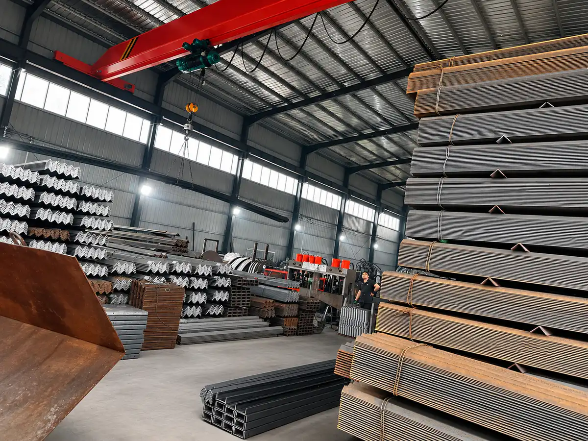 Stacking station for finished channel steel components